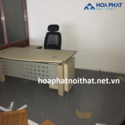 Bàn làm việc trưởng phòng Hòa Phát